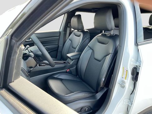 New 2026 Jeep Compass Latitude image 19