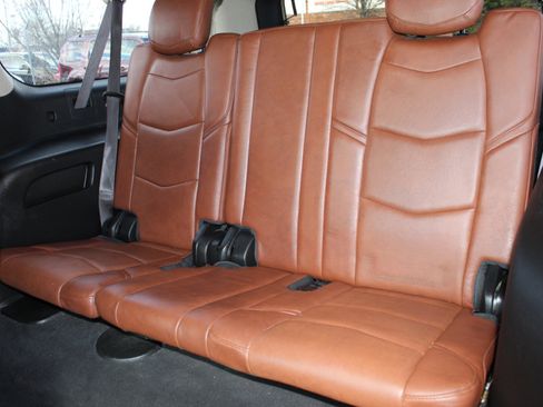 Used 2016 Cadillac Escalade ESV Premium image 17