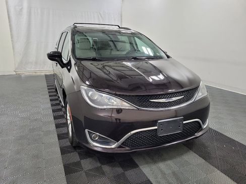 Used 2019 Chrysler Pacifica Touring-L FWD image 14