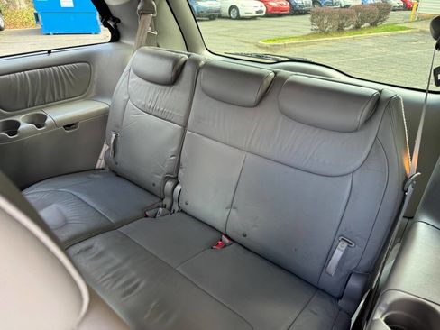 Used 2010 Toyota Sienna image 19