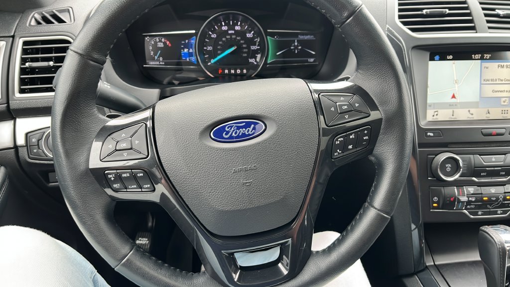 Used 2017 Ford Explorer XLT w/ Equipment Group 202A AWD/4WD image 15