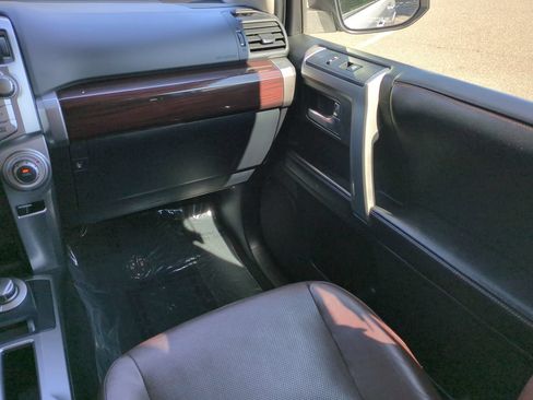 Used 2016 Toyota 4Runner Limited AWD/4WD image 17