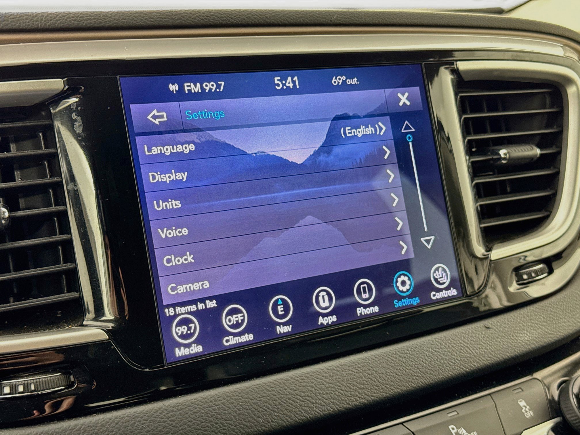 Used 2018 Chrysler Pacifica Touring-L FWD image 14