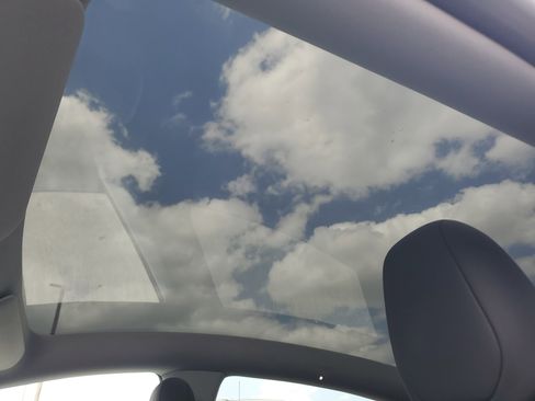 Used 2026 Tesla Model Y Long Range image 29