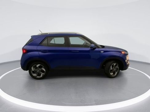 Used 2024 Hyundai Venue SEL FWD image 5