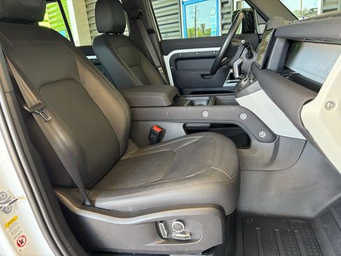 Used 2023 Land Rover Defender 130 SE image 15