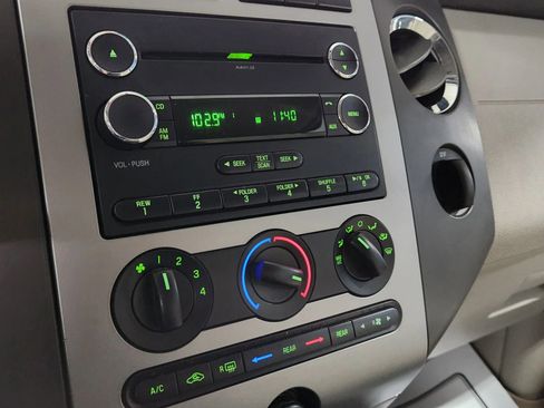 Used 2014 Ford Expedition XLT image 39