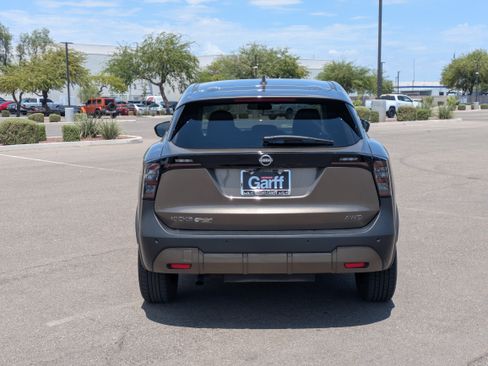 Used 2025 Nissan Kicks SV AWD/4WD image 5