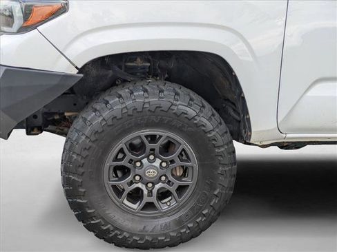 Used 2016 Toyota Tacoma SR w/ Towing Package AWD/4WD image 13
