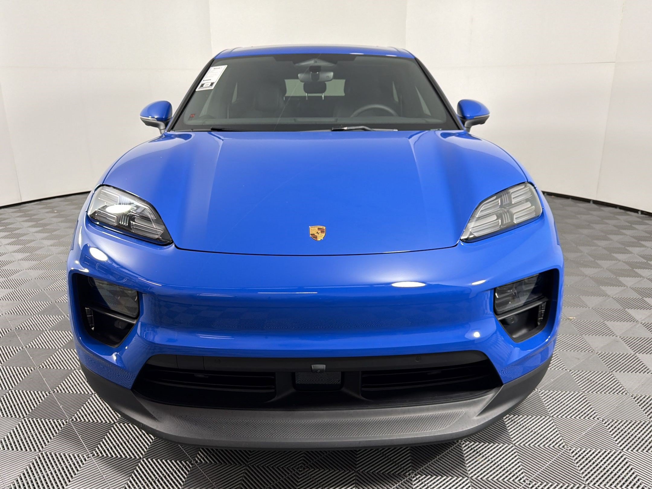 Used 2026 Porsche Macan Electric RWD image 6