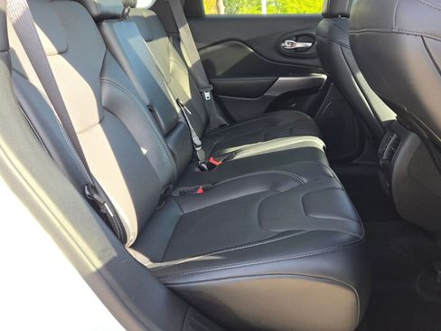 Used 2022 Jeep Cherokee Limited w/ Mopar Interior Package image 9