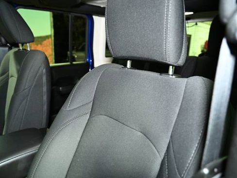 Used 2018 Jeep Wrangler Unlimited Sport S image 24