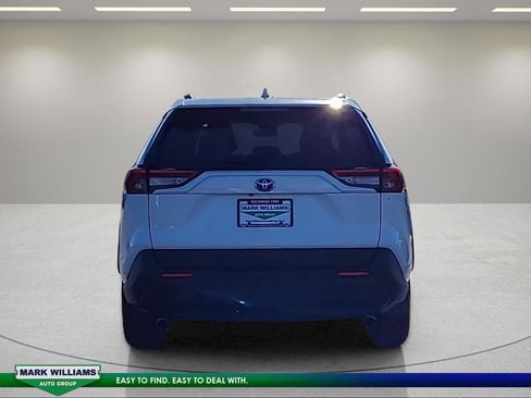 Used 2021 Toyota RAV4 LE image 5