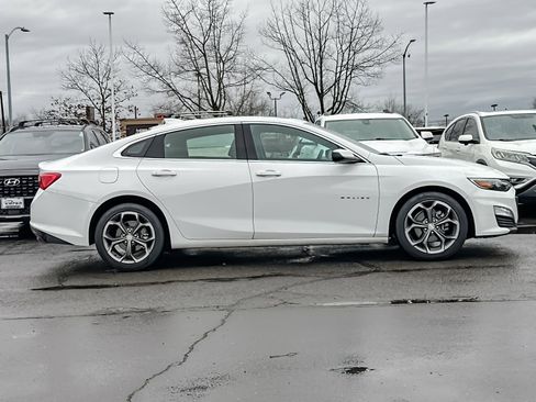 Used 2023 Chevrolet Malibu LT image 3