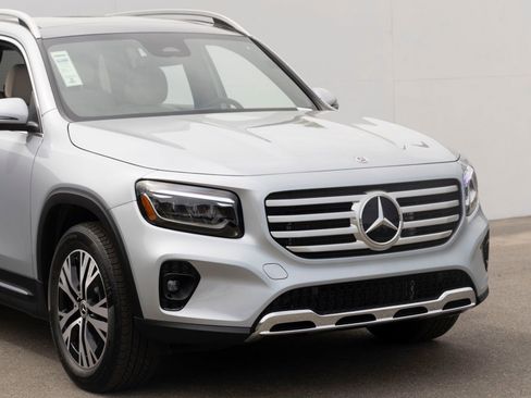 Used 2026 Mercedes-Benz GLB 250 image 3