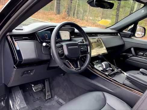 Used 2025 Land Rover Range Rover Sport Dynamic SE image 17
