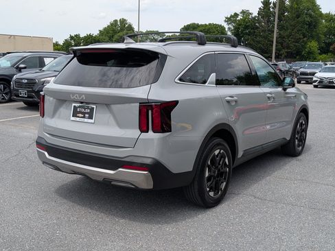 Used 2024 Kia Sorento S FWD image 5