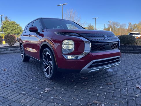 Used 2023 Mitsubishi Outlander SE Black Edition image 7