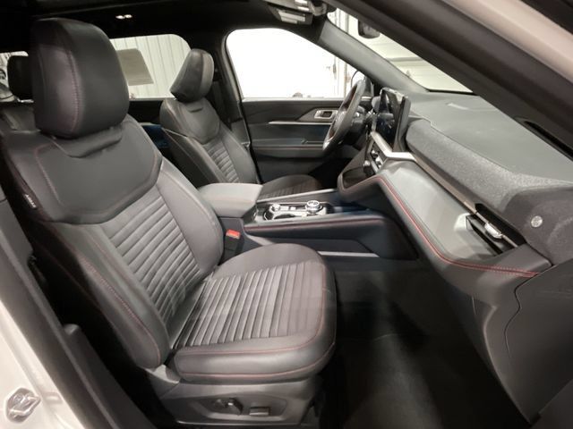 Used 2026 Ford Explorer ST-Line w/ ST-Line Street Pack AWD/4WD image 31