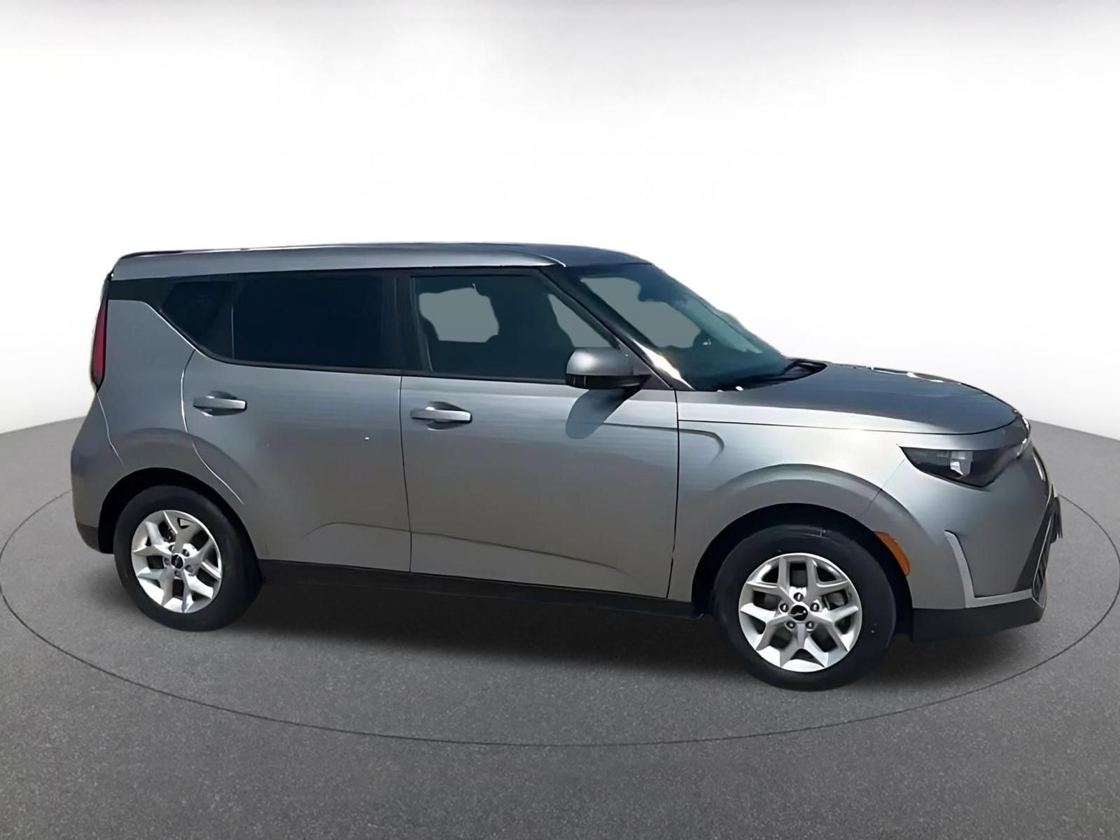 Used 2025 Kia Soul LX w/ LX Technology Package FWD image 15