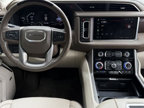 Used 2023 GMC Yukon XL Denali w/ Denali Reserve Package AWD/4WD image 7