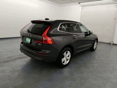 Used 2022 Volvo XC60 B5 Momentum image 8
