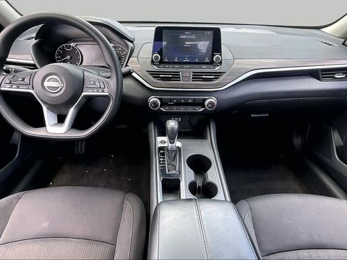 Used 2025 Nissan Altima 2.5 SV FWD image 14
