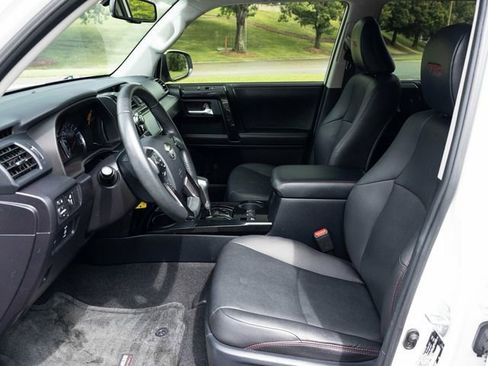 Used 2018 Toyota 4Runner TRD Off-Road Premium image 24