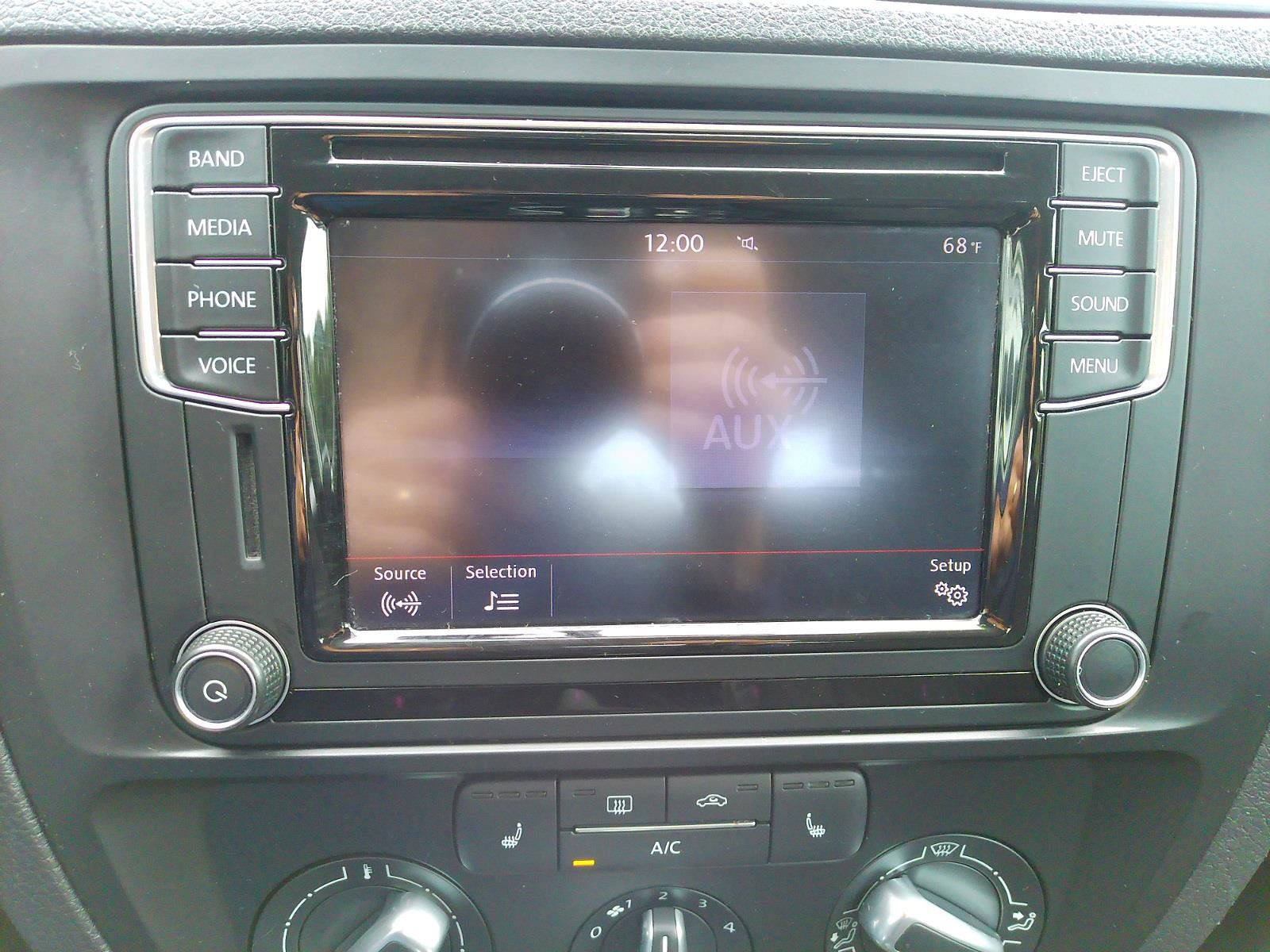 Used 2016 Volkswagen Jetta SE FWD image 14
