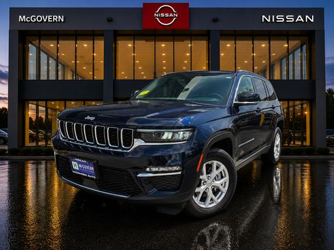 Used 2023 Jeep Grand Cherokee Limited AWD/4WD image 1