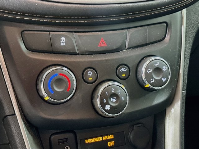 Used 2018 Chevrolet Trax LT w/ LT Convenience Package AWD/4WD image 16