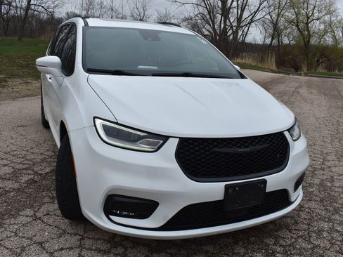 Used 2021 Chrysler Pacifica Touring-L w/ S Appearance Package image 10