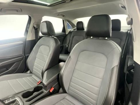 Used 2025 Volkswagen Jetta SE FWD image 6