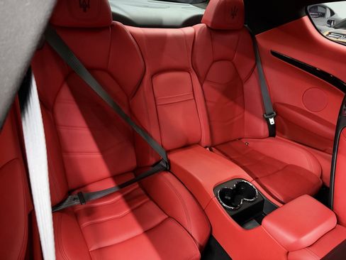 Used 2017 Maserati GranTurismo Sport image 22