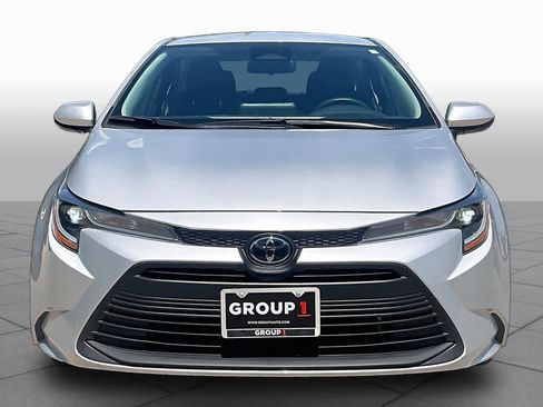 Used 2025 Toyota Corolla LE FWD image 4
