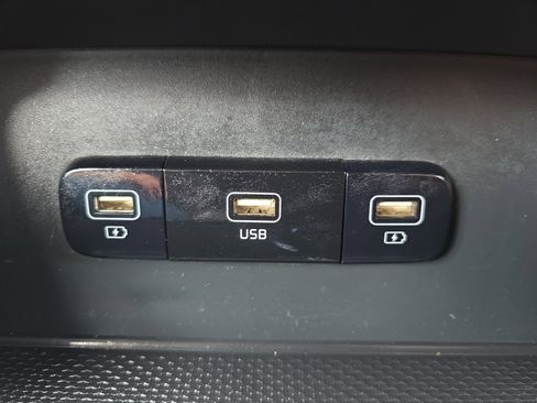 Certified 2024 Kia Carnival LX image 20