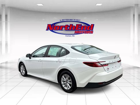 Used 2025 Toyota Camry LE FWD image 5