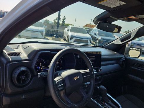 Used 2025 Chevrolet Colorado W/T RWD image 10