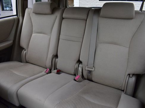 Used 2005 Toyota Highlander 4WD V6 w/ 3rd Row image 20