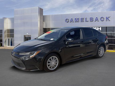 Used 2023 Toyota Corolla LE FWD image 2