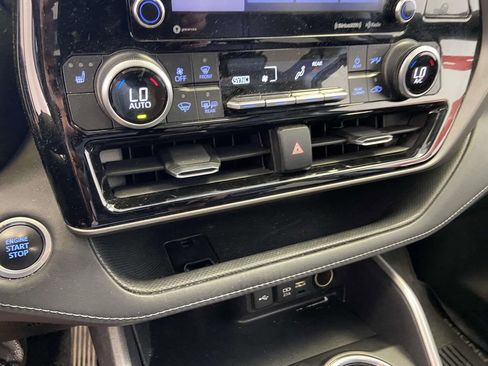 Used 2020 Toyota Highlander XLE image 24