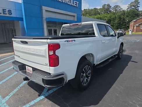 Used 2023 Chevrolet Silverado 1500 LT AWD/4WD image 9