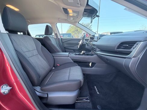 Used 2025 Nissan Rogue SV image 21