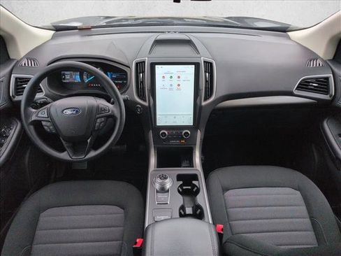 Certified 2024 Ford Edge SE image 17