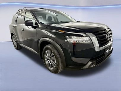 Used 2025 Nissan Pathfinder SV w/ SV Premium Package