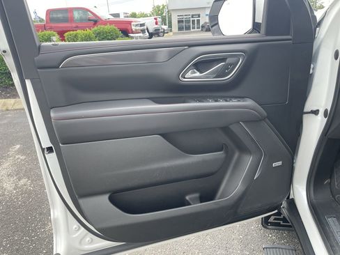 Used 2023 Chevrolet Suburban RST w/ Luxury Package AWD/4WD image 23