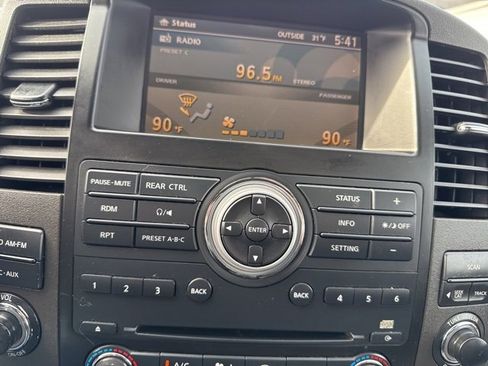 Used 2011 Nissan Pathfinder SV image 18