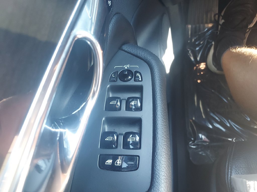 Used 2017 Volvo XC90 T6 Momentum w/ Vision Package AWD/4WD image 27
