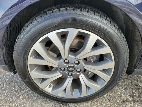 Used 2020 Land Rover Range Rover HSE image 11