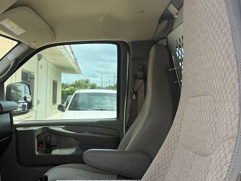 Used 2014 Chevrolet Express 2500 RWD image 17